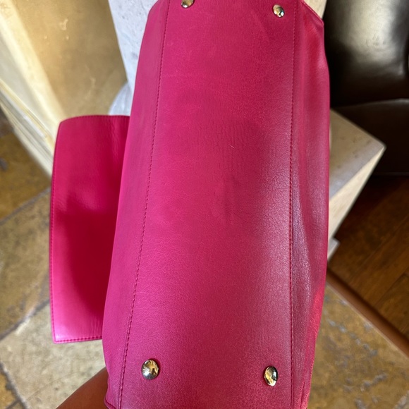 Gorgeous Large Versace Medusa Leather Handbag - Picture 10 of 14